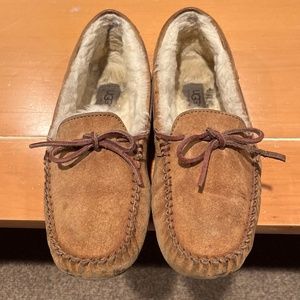 Size 9 women’s ugg moccasin